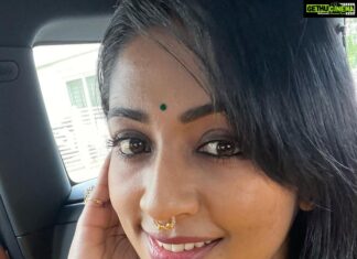 Navya Nair Instagram - A woman is to be loved , not understood .. OSHO Styling @sabarinathk_ Jewellery by @mayoorajewels_by_archana