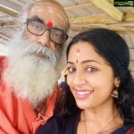 Navya Nair Instagram - Gurubhyo namah ..🙏🏻🙏🏻🙏🏻 guru poornima .. guru pooja ... manu mash my guru .. @manuthekkoot @pranav.deva @keerthana.anil.52