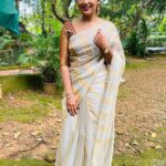 Navya Nair Instagram - Love possesses not nor would it be possessed .. For love is sufficient unto love .. Make up @pinkyvisal Costumes @kanchivaram.in