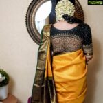 Navya Nair Instagram - If it makes you happy , it doesnt have to make sense to others .. ♥️♥️♥️ Thank u my dear raga fr this wonderful collection of yours which made my attire elegant @c.j.artisanboutique @sajithandsujith fr the make over and sabbu @sabarinathk_ fr styling , clicks by @arun_photograps_