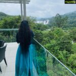 Navya Nair Instagram - The world is big and i want to hav a good look at it before it gets dark .. blissfulness @samrohaathirappilly , the calmness of the gentle breeze , damp grass with morning dew , the roaring echoes of the waterfall , frothy water and my dear ones .. and the yummilicious food at samroha .. made my day .. 😍😍😍 PC @rahulr36 Niraamaya Retreats Samroha