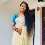 Navya Nair Instagram – Onam first sadya …