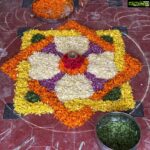 Navya Nair Instagram - Different stages of our pookkalam 😍😍😍 actually i was too sick , so i had planned in my mind to go fr a simple pookkalam .. bt when there are lot of flowers and lot of kids around to encourage , u end up making them happy and inturn happy too see their smiles ... #love #pookkalam #onam
