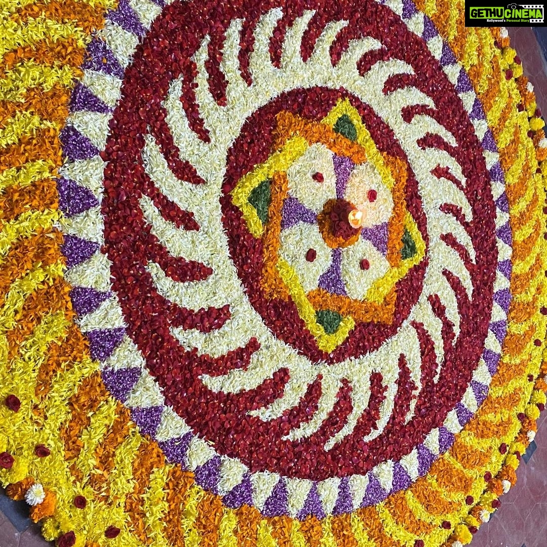 Navya Nair Instagram - Different stages of our pookkalam ššš actually i was too sick , so i had planned in my mind to go fr a simple pookkalam .. bt when there are lot of flowers and lot of kids around to encourage , u end up making them happy and inturn happy too see their smiles ... #love #pookkalam #onam