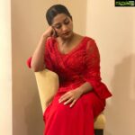 Navya Nair Instagram - And the very next pic is what i really do when the lighting is still not ready 😜😜😜. ..