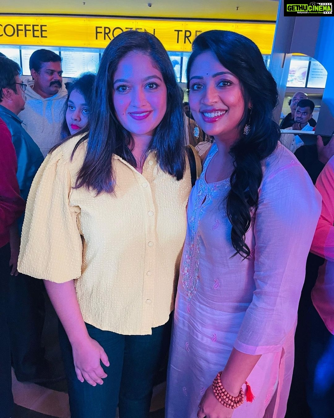 Navya Nair Instagram - I have always wanted to meet u meghna , i have always wanted to hug u tight and i am glad i cud do it .. evn though the pics have not come good cos of some lighting , i cant stop posting it .. Met her at the premier of drishya 2 .. love u .. muaa.. @megsraj Sheraton Grand Bangalore Hotel at Brigade Gateway