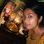 Navya Nair Instagram - Back to roots .. നാമം ചൊല്ലാത്ത ഒരു വൈകുന്നേരവും ഉണ്ടായിരുന്നില്ല അന്നൊക്കെ ..