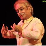 Navya Nair Instagram - What a loss to india .. the absolute grace @panditbirjumaharaj is no more .. may his soul rest in peace .. we all art lovers miss u sir .. ☹️☹️☹️