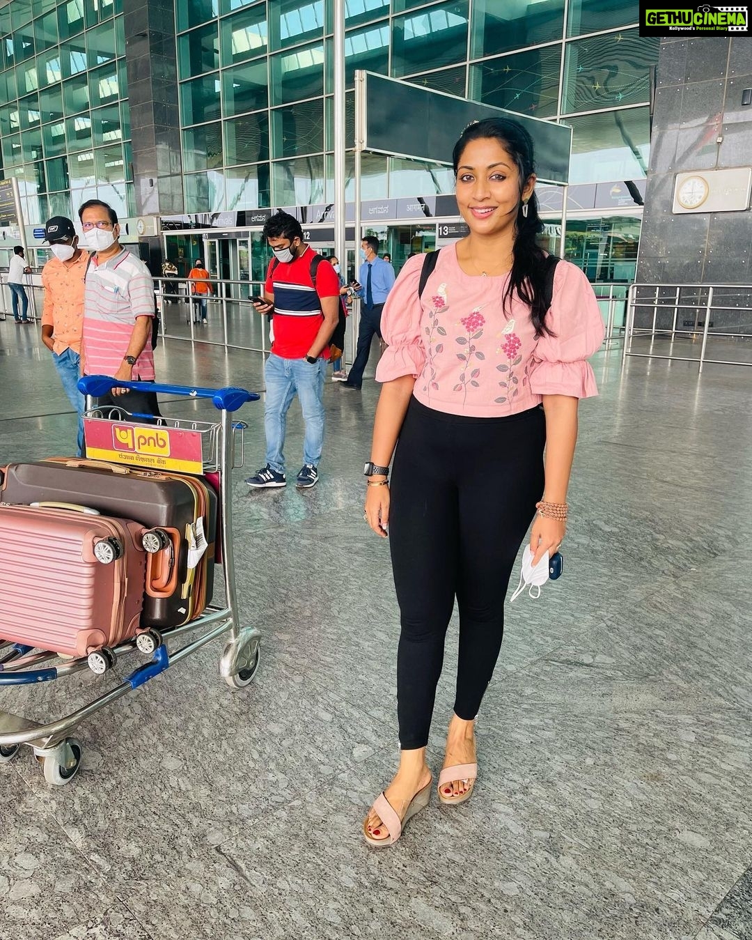 Navya Nair Instagram - Helloooo bangalore ❤️❤️❤️❤️