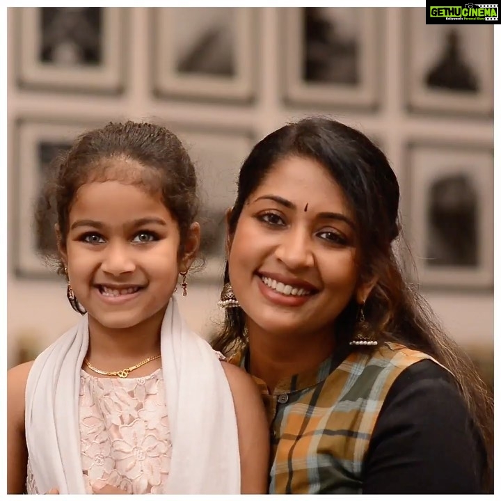 Navya Nair Instagram - My new dream ... my movie .. the fire in you , me and everyone ... prayers .. love .. happiness .. peace ✌🏻✌🏻✌🏻