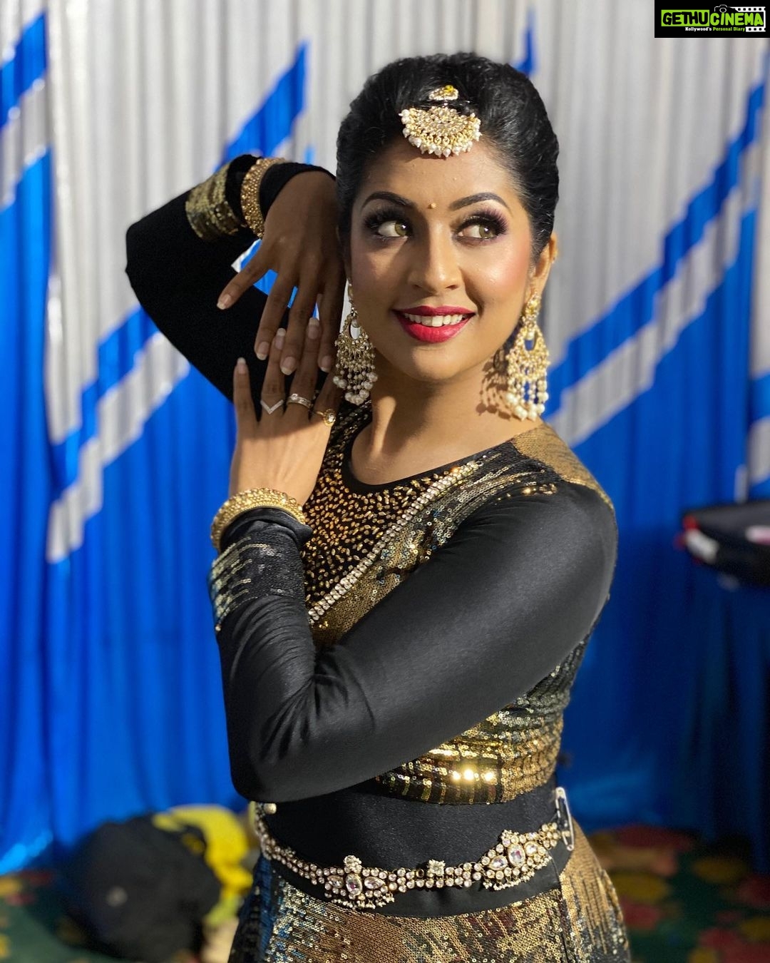 Navya Nair Instagram - Deshabhimani programme palakkad .. amazing crowd .. make up @sijanmakeupartist styling@sabarinathnath manager @lakshmi_venuji