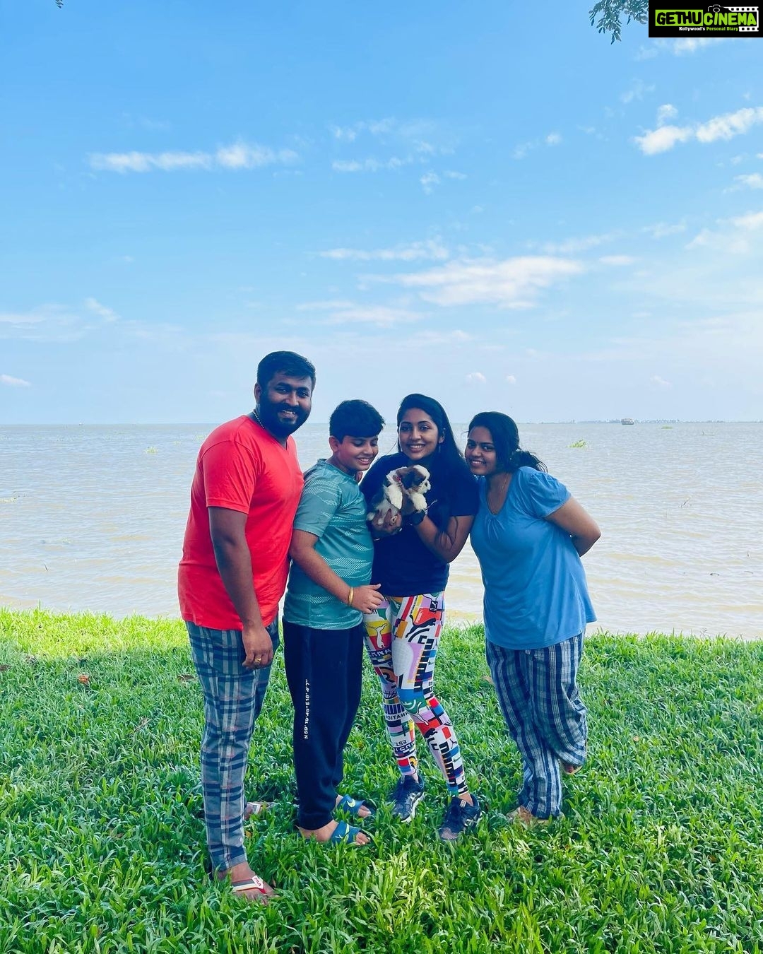 Navya Nair Instagram - Staycation @punnamadaresort Punnamada Resort, Alleppey