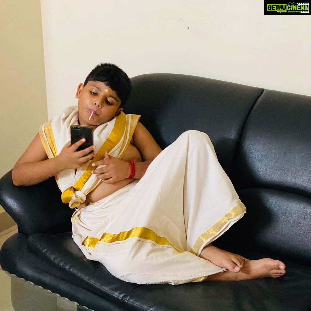 Navya Nair Instagram - Ende sankaran , ende sundari , ende maakri ... @guruvayur
