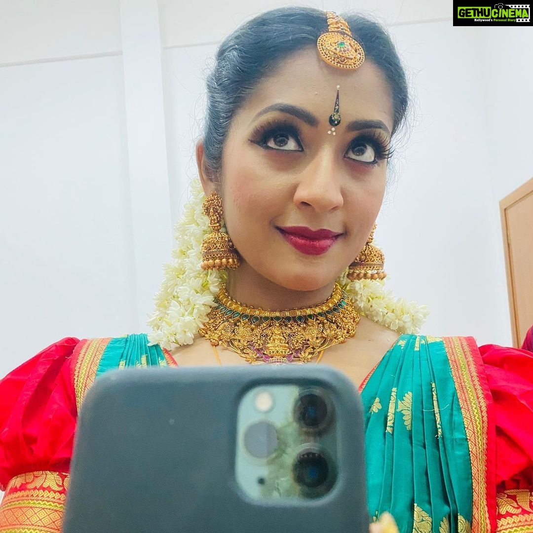 Navya Nair Instagram - Ready to perform .. bahrain ❤️❤️❤️