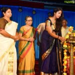 Navya Nair Instagram - മലയാള ഭാഷയെ അങ്ങേയറ്റം വികൃതമാക്കിക്കൊണ്ട് സംസാരിക്കുന്ന ധാരാളം ചലച്ചിത്ര-ടി വി അവതാരകരേയും നടീനടന്മാരേയും നാം കാണുകയും കേൾക്കുകയും ചെയ്യാറുണ്ട്. അറിഞ്ഞോ അറിയാതെയോ സ്വന്തം ഭാഷയെ വികലമായി ഉച്ചരിക്കുകയും പ്രഭാഷണം നടത്തുകയും ചെയ്യുന്നവരാണ് നമ്മുടെ പ്രിയപ്പെട്ട ചലച്ചിത്ര താരങ്ങൾ എന്ന ഒരു പൊതു ധാരണയും ഭാഷാ സ്നേഹികൾക്കിടയിൽ ഉണ്ടായിട്ടുണ്ട്. എന്നാൽ ഇന്നലെ ശ്രീമതി നവ്യാ നായർ ,നൃത്താസ്വാദക സദസ്സ് ഉദ്ഘാടനം ചെയ്തു കൊണ്ട് നടത്തിയ പ്രസംഗം ആ ധാരണകളേയും മുൻ വിധികളേയുമൊക്കെ മാറ്റിമറിക്കുന്നതായിരുന്നു - മനോഹരങ്ങളായ വാക്കുകളും ആശയങ്ങളും തെരഞ്ഞെടുത്ത് അവയെ ശുദ്ധമായും വ്യക്തമായും അവതരിപ്പിക്കാൻ അവർ കാണിച്ച താല്പര്യത്തെ എത്ര അഭിനന്ദിച്ചാലും അധികമാവില്ല. ഹ്‌റ സ്വമെങ്കിലുംസുന്ദരമായ ആ പ്രഭാഷണം കൊണ്ടു തന്നെ ആ ഉദ്ഘാടന സമ്മേളനം മികവുറ്റതായി മാറി എന്നും എനിക്ക് തോന്നി.ചങ്ങമ്പുഴ സാംസ്കാരിക കേന്ദ്രത്തേയും അതിന്റെ ബഹുമുഖമായ കലാ-സാഹിത്യ - സാംസ്കാരിക പ്രവർത്തനങ്ങളേയും അവർ പ്രകീർത്തിച്ചതും, അതുമായി ബന്ധപ്പെട്ട ഏവരുടേയും ഉള്ളിൽ തട്ടും വിധമായിരുന്നു. നവ്യാ നായർ എന്ന കലാകാരിക്ക് എല്ലാ സൗഭാഗ്യങ്ങളും ഉണ്ടാവട്ടെ എന്ന് ആശംസിക്കുന്നു, പ്രാർത്ഥിക്കുന്നു! Big thanx to Mr Krishnan Kurur sir for your kind words .. felt so proud to inaugurate NRITHOLSAVAM 2019 changampuzha park ... and i was priviliged to see this beautiful goddess on stage Dr methil devika .. loved her performance a lot...