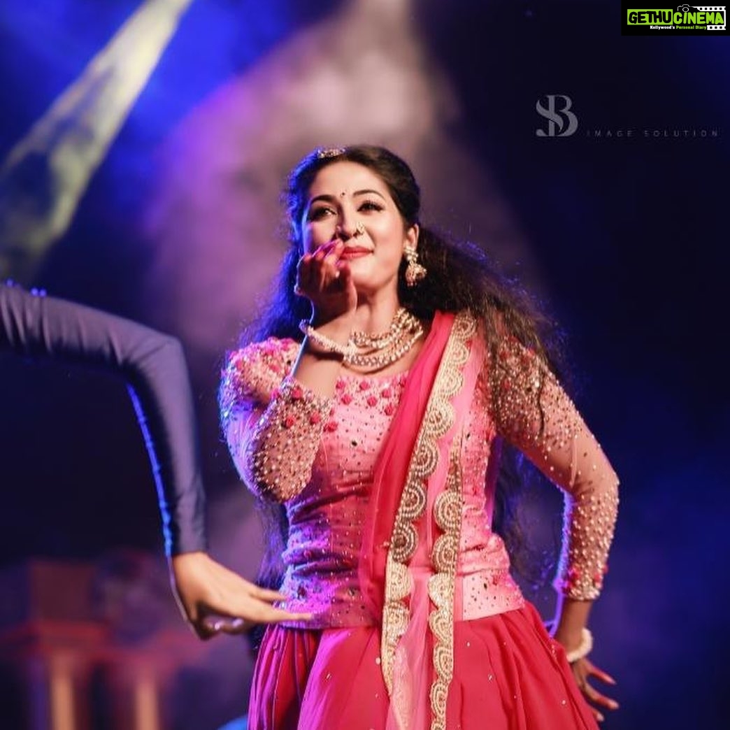 Navya Nair Instagram - Thettikunnil mahadevi temple show ... clicks by @siju sb SB image solution