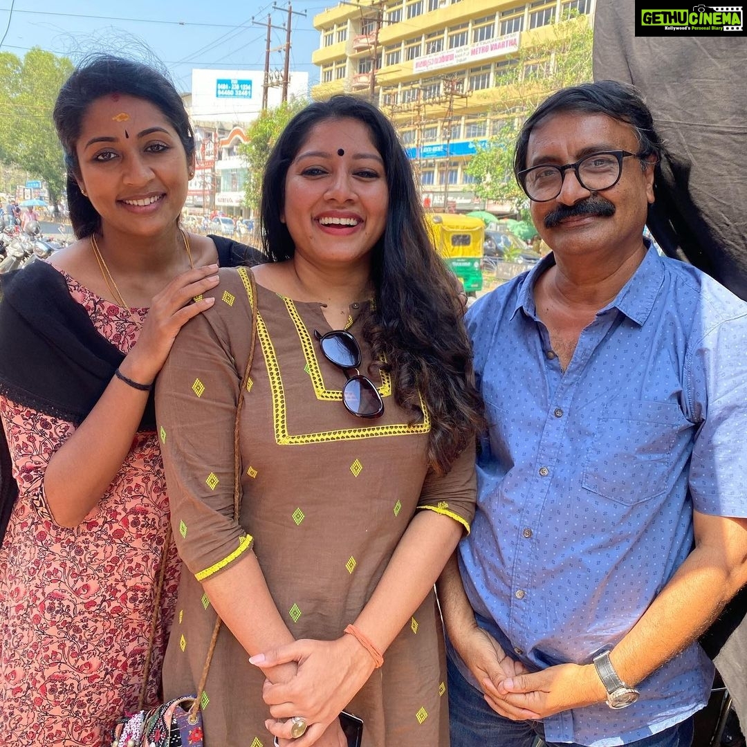 Navya Nair Instagram - Anuβs visit to location .. @anumolofficial .. oruthee π₯π₯π₯.. @oruthee_movie .. u r too natural anu ... πππ