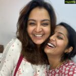 Navya Nair Instagram - Happiness ❤️❤️❤️love peace .. if someone makes u happy , make them happier ....