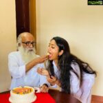 Navya Nair Instagram - Bday celebrations of of our christ .. and thats y we say our gurus bday is celebrated whole world 😂😂😂.. xmas day mash bday .. #bday #happiness #xmas @keerthana.anil.52 @manuthekkoot
