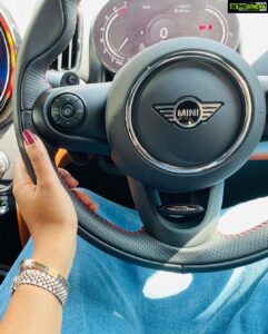 Navya Nair Instagram - New car … ❤️❤️❤️ Cooper countryman .. gods blessings ..

@mini @mini_countryman_lovers @rahulr36
