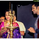 Navya Nair Instagram - Bangalore is always one of my fav city .. and ystdy i was so priveleged to inagurate and watch this beautiful show SYAAMA SUNDARI , choreographed by my friend MIDHUN SHYAM fr his shishyaas ... the indian obsession fr fairness actually hurts many a hearts and avoid many talented artist to come up and this production aroused in such a thought and i cant stop saying that it served the purpose as all of them danced heart out to their gurus interpretations .. The Oberoi, Bengaluru