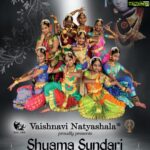 Navya Nair Instagram - Bangalore is always one of my fav city .. and ystdy i was so priveleged to inagurate and watch this beautiful show SYAAMA SUNDARI , choreographed by my friend MIDHUN SHYAM fr his shishyaas ... the indian obsession fr fairness actually hurts many a hearts and avoid many talented artist to come up and this production aroused in such a thought and i cant stop saying that it served the purpose as all of them danced heart out to their gurus interpretations .. The Oberoi, Bengaluru