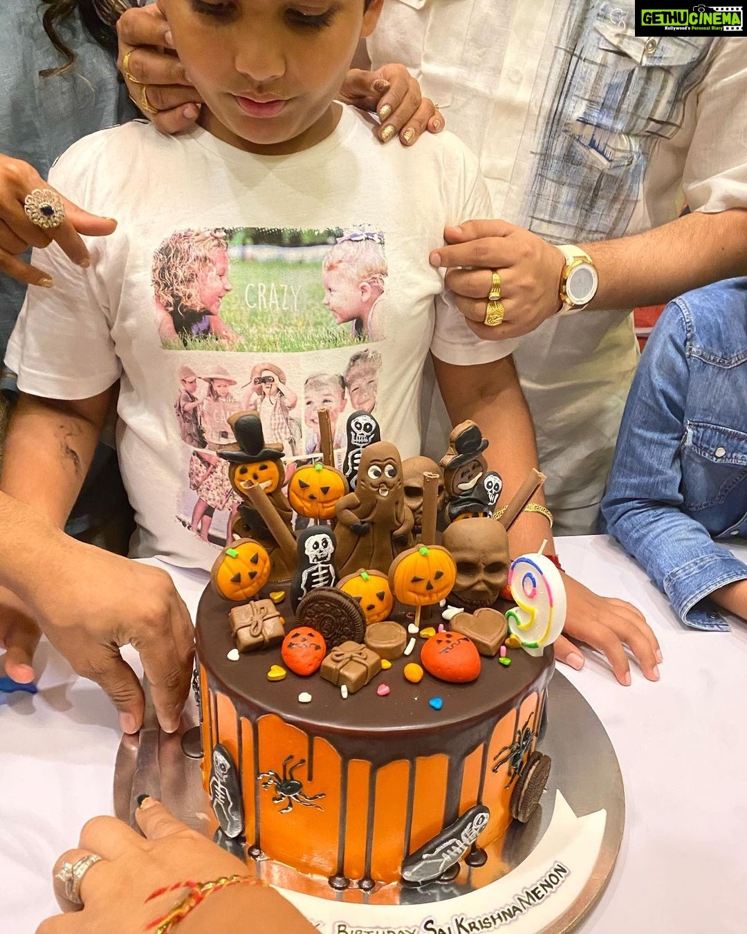 Navya Nair Instagram - Bday cake 😍😍😍