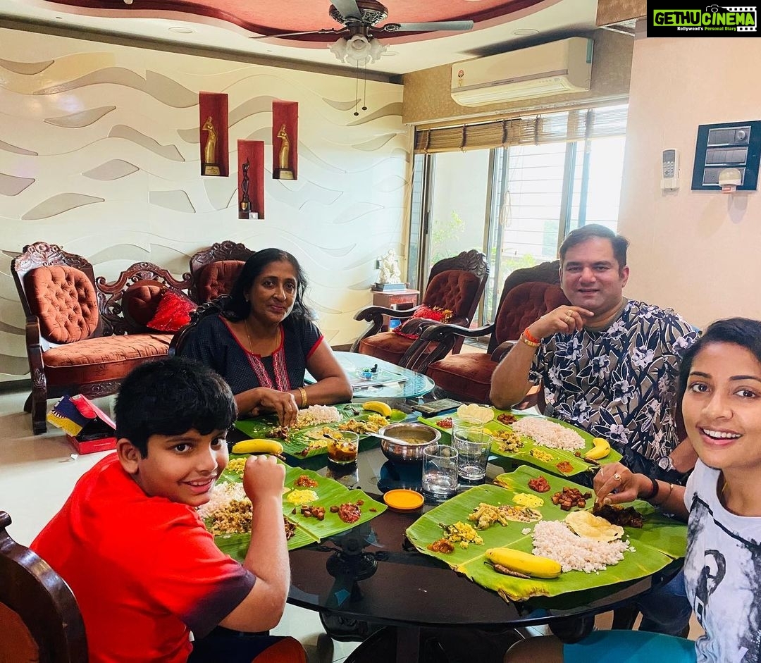 Navya Nair Instagram - Happy bday to my jaaan .. my babe .. my sai ... bday lunch .. sadya ❤️❤️❤️ Navi Mumbai (New Mumbai), India
