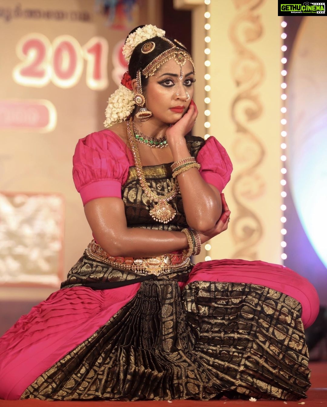 Navya Nair Instagram - Dance 😍😍😍😍... clicks by sreenath , @artfotographer .. thank u sree ...