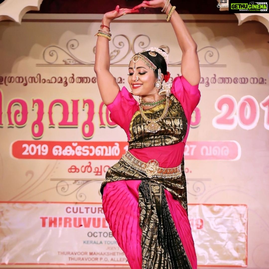 Navya Nair Instagram - Thuravoor narasimha kshetram .. clicks by sunil ammadam @sunil.ammadam_01 @sunil.ammadam_02