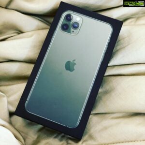 Navya Nair Instagram - Iphone love .. midnight green 😍😍😍