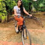 Navya Nair Instagram - Hello all! Very happy to be connected with you all in @helo_indiaofficial . Keep showing your love ❣ Click on the link to follow me on the Helo app ! ✨ http://m.helo-app.com/s/bTpRSNb