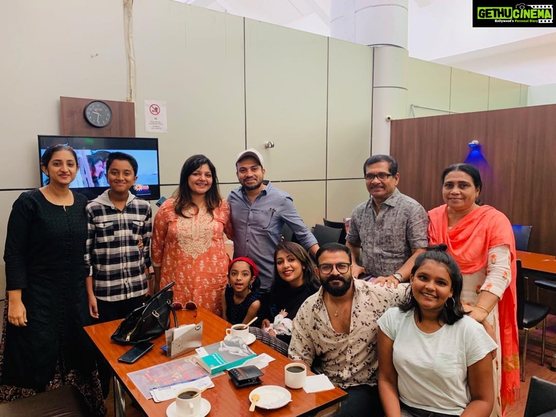 Navya Nair Instagram - Coffee with best actors and their kith and kin.... 😍😍😍😍😍😍
