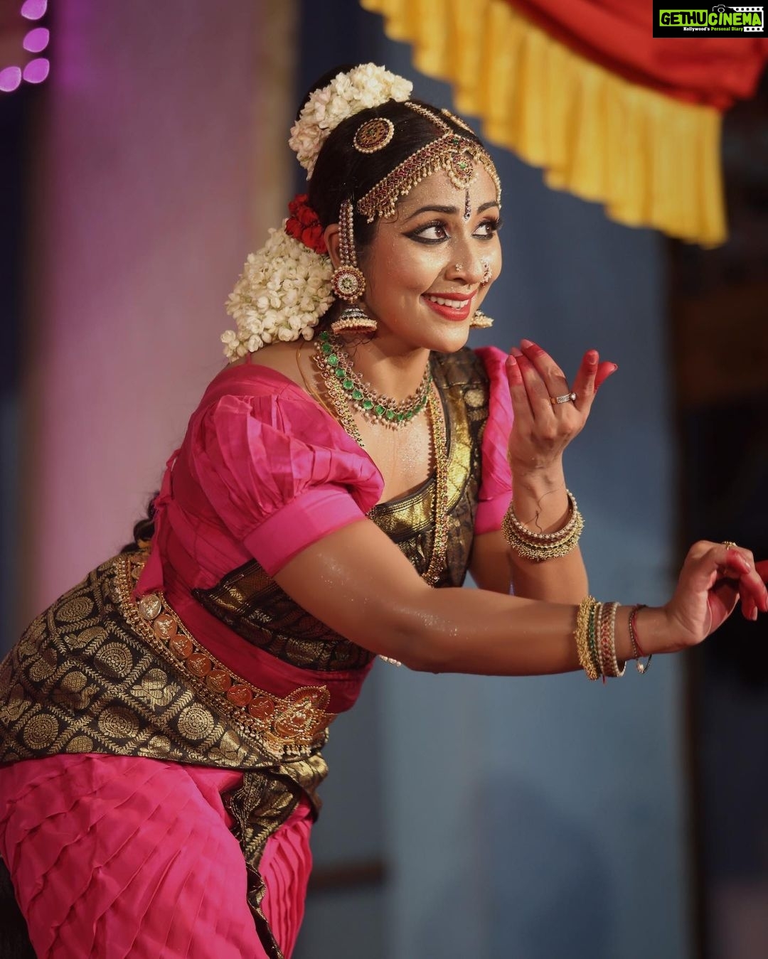 Navya Nair Instagram - Dance 😍😍😍😍... clicks by sreenath , @artfotographer .. thank u sree ...