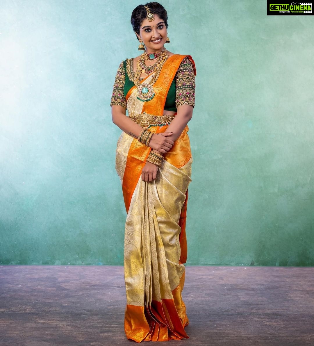 Neelima Rani Instagram - Listen to your heart but always take your brain with you ❤️ one life! One moment at a time! Good morning all MUA @kaviyaartistry_off 🤗 Jewellery @vivahbridalcollections Photography by @parvathamsuhasphotography ☺️ Saree by @kanchipuram_lakshaya_silks Blouse by @naziasyedofficial #photoshoot #makeup #sareelove #hairstyle #godschild #blessedkid
