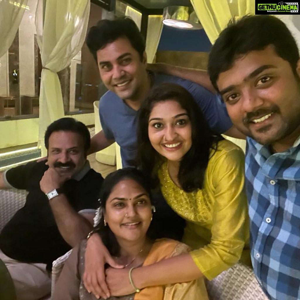 Neelima Rani Instagram - Met my extended family after yearsss!!! Time flies!! Tamarai memories still fresh in mind and heart ❤️❤️❤️ love u all
