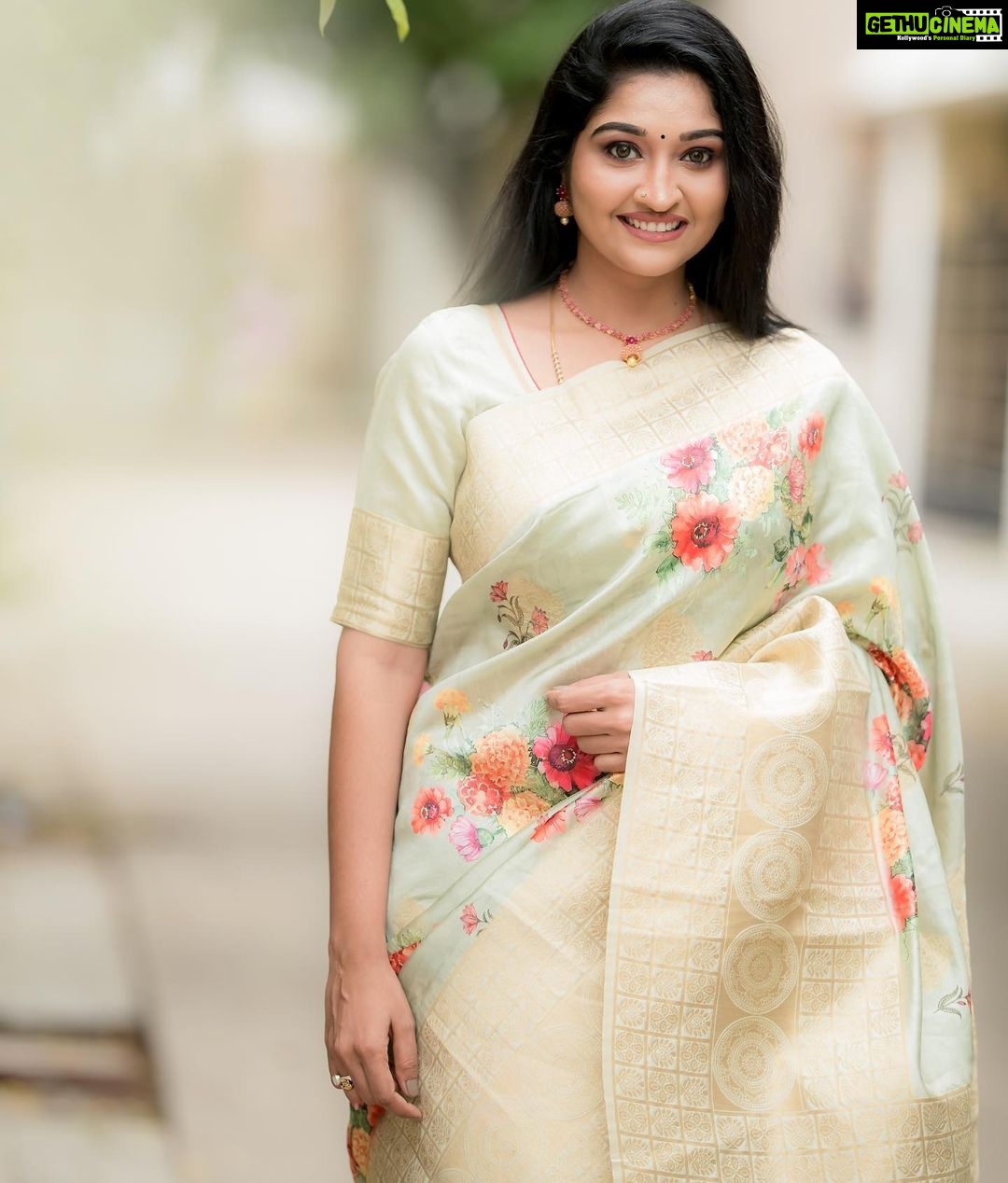 Neelima Rani Instagram - To me Achievements,success,victory doesn’t define my life,being positive and spreading happiness is a true way of living 🤗❤️ Saree by @unique_collections_uc Jewellery by @rakscollectionstvpm MUA @jeevitha.mua Magician behind lens @camerasenthil na