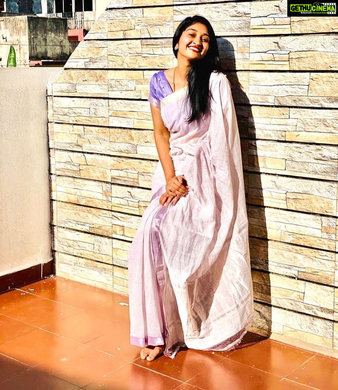 Neelima Rani Instagram - Good morning nanbargaley! Sunshine azlagi 🥰 Beautiful saree by @riyashcollections_sjc Blouse designed by @daffodildesigns_nagercoil
