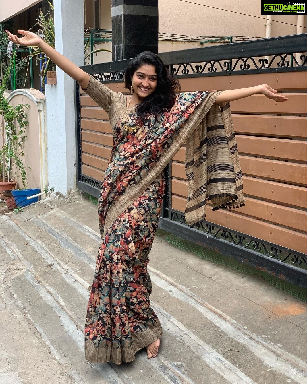 Neelima Rani Instagram - Smileeee 🥰🥰🥰 Beautiful Lenin jute saree by @fashion_constructions