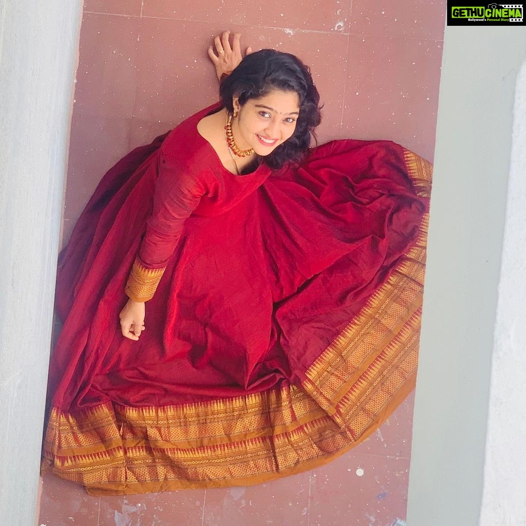 Neelima Rani Instagram - Look up and thank god 🙏🏼 one moment at a time!! Handloom love!!! Vibrant me!!! Clothing @instorefashions
