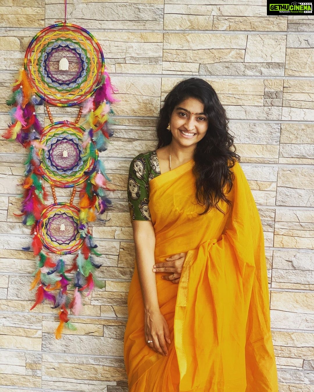 Neelima Rani Instagram - My all time fav color and fabric..handlooms are so comfortable,saree by @santhoshicreations Must try to help our local artisans and weavers beautiful dreamcatcher by @chase_dreams_chennai prasanthi 🤗❤️❤️ Blouse by @keerthi.collections
