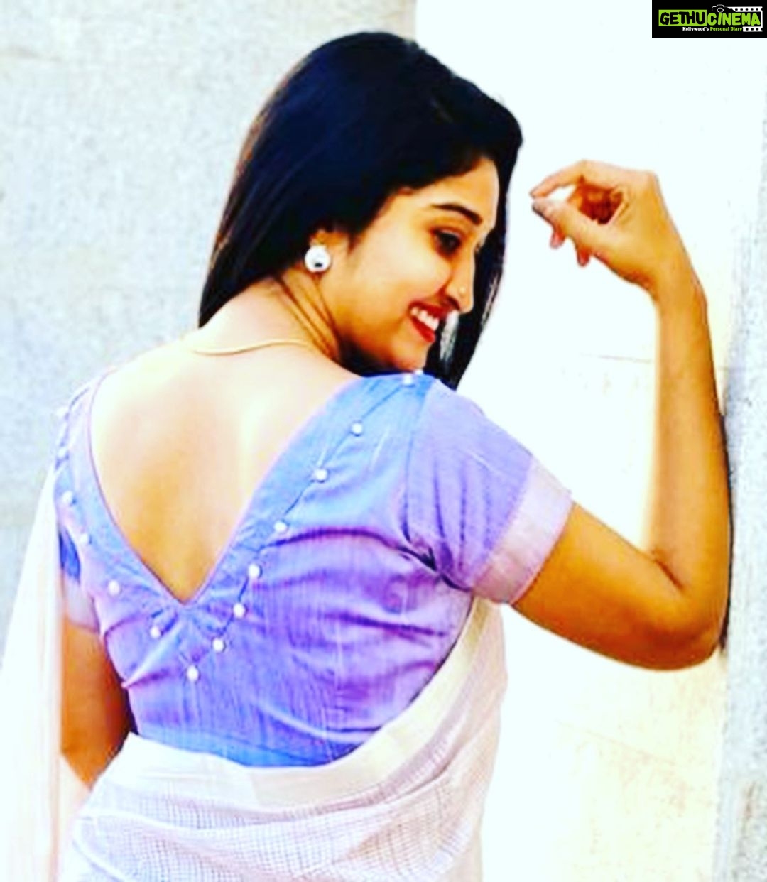 Neelima Rani Instagram - Good morning nanbargaley! Sunshine azlagi 🥰 Beautiful saree by @riyashcollections_sjc Blouse designed by @daffodildesigns_nagercoil