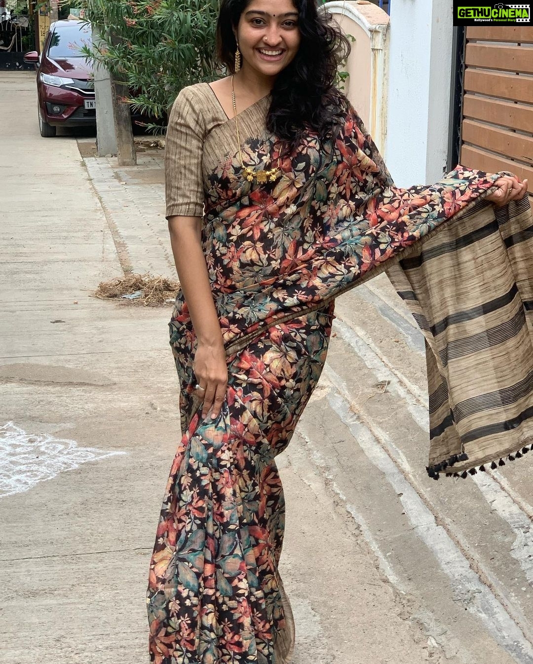 Neelima Rani Instagram - Smileeee 🥰🥰🥰 Beautiful Lenin jute saree by @fashion_constructions