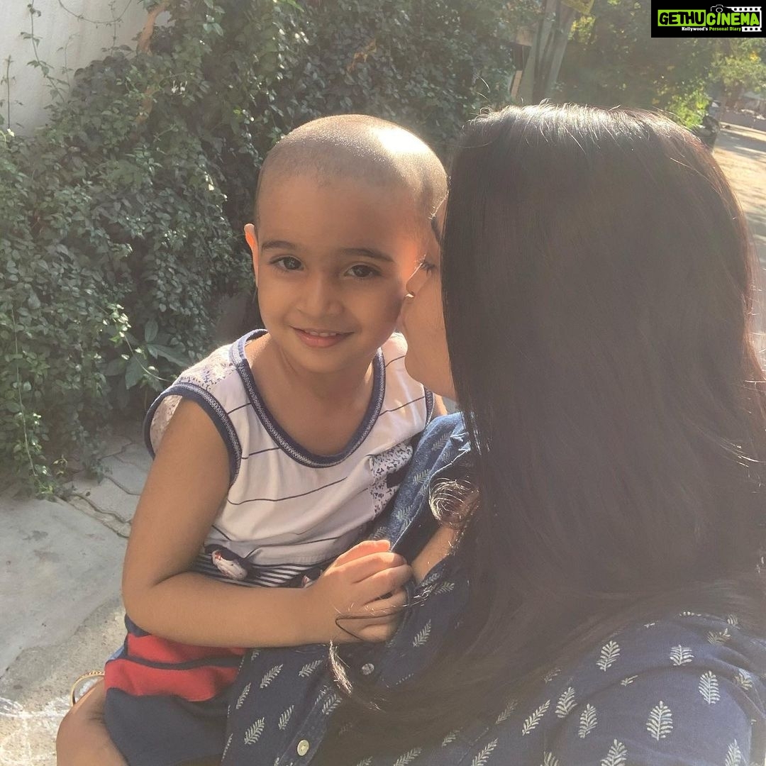 Neelima Rani Instagram - My little 🌞 sunshine My little 💫 star My little 🌍 world My little universe Stay blessed motta boss 🤣🤩😍 #motherhood #daughter #momdaughter #kiss #happy
