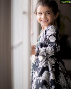 Neelima Rani Instagram - My miniature ❤️ Thank you so much @unishavijayakumar debbie fashion for these beautiful dresses..timely help for my lil angel birthday 🎂 🖤🤍❤️ good luck dear!! swipe right for more pics!! Captured by @camerasenthil bro 💖