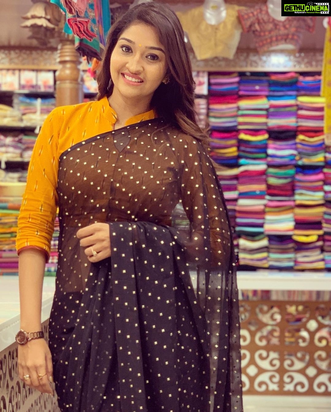 Neelima Rani Instagram - Happy morning nanbargale ππΌπ everyhting happens for a good reason!!! Stay happy! Stay healthy!! Blouse by @dtailorstudio_1 saree by @santhoshiplush earrings by @nayaki_boutique