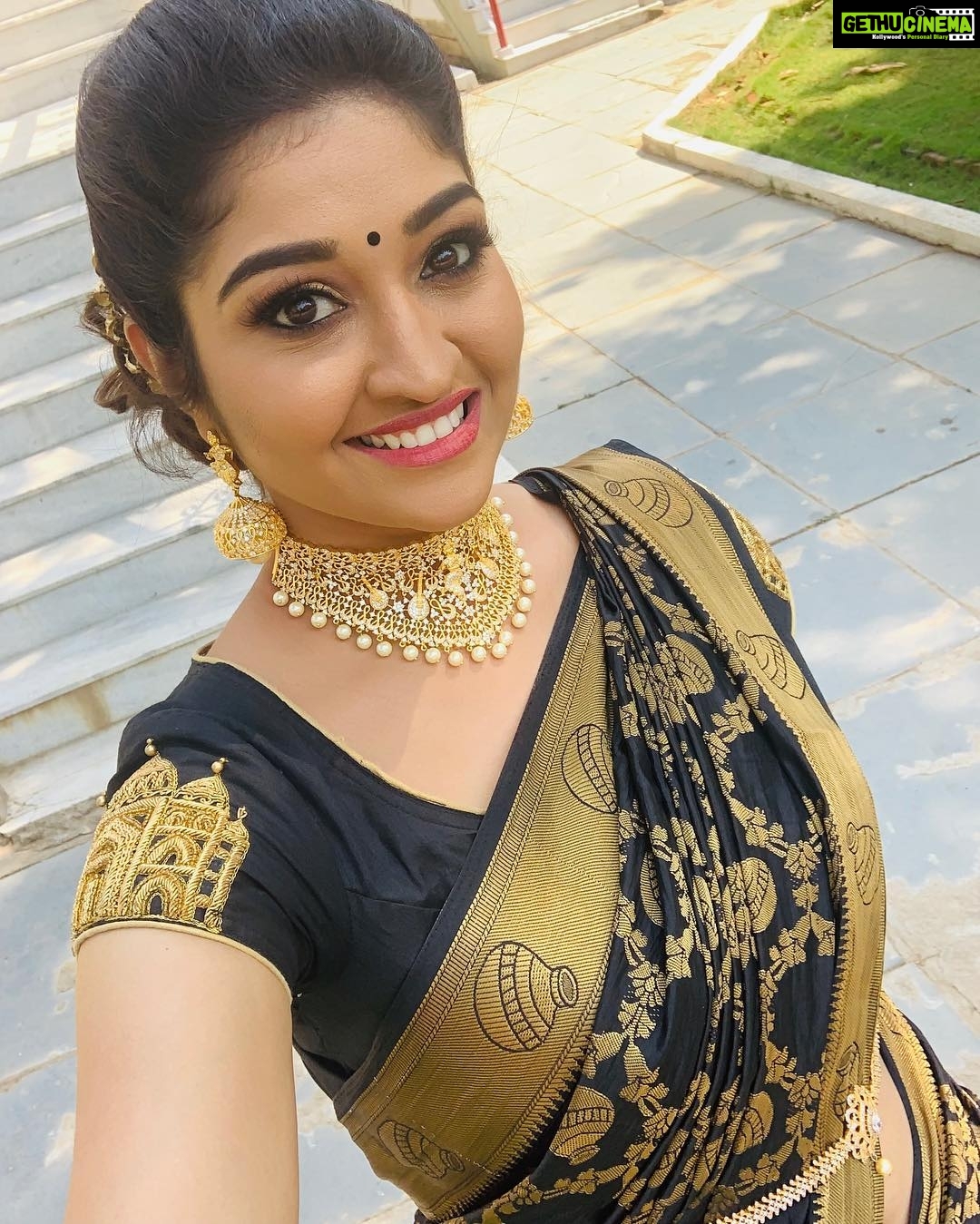 Neelima Rani Instagram - Vijay tele awards @vijaytelevision had super fun with my friends like family π god is great!! MUA @santhoshiplush costume designed by @santhoshiplush Neckset and earrings by @kavitasridhar #womenpower #lifeisbeautiful #aranmanaikili #blessedkid black love π€π€π€