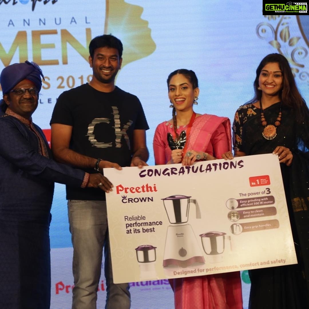 Neelima Rani Instagram - Raindrops women achievers awards 2019!! Fabulous event organised by @raindropss_org so happy n proud of her achievements! Congratulations #dhee
