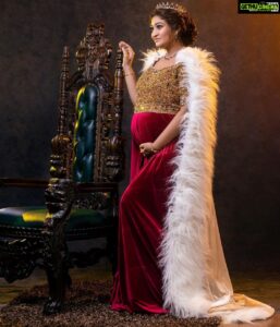 Neelima Rani Instagram - Your value is priceless 
Your potential is limitless
Always wear your invisible crown
Because you are a QUEEN 

Outfit : @zarigaibygitanjaliofficial 
Mua : @b3bridalstudio 
Photography: @thivakar.photo 
Styling: @thoorigaikabilan