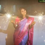 Neelima Rani Instagram – Less ego,more soul ❤️
Deepavali spl saree by 
@sowmyacreations_collections 
Blouse @lakshmi_lv14 
Watsapp link of Sowmya :  https://chat.whatsapp.com/HKON45p4AsCFOFHcHseyxP